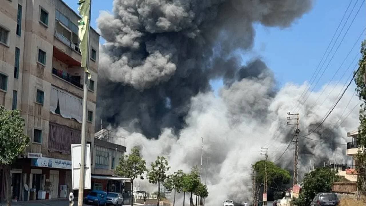 جيش العدو يزعم استهداف قياديين لحزب الله.. روايته عن غارتي أنصار ودير الزهراني
